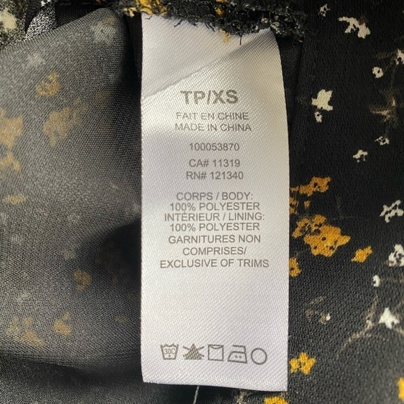 DYNAMITE Floral Cropped Top - Picture 11 of 11